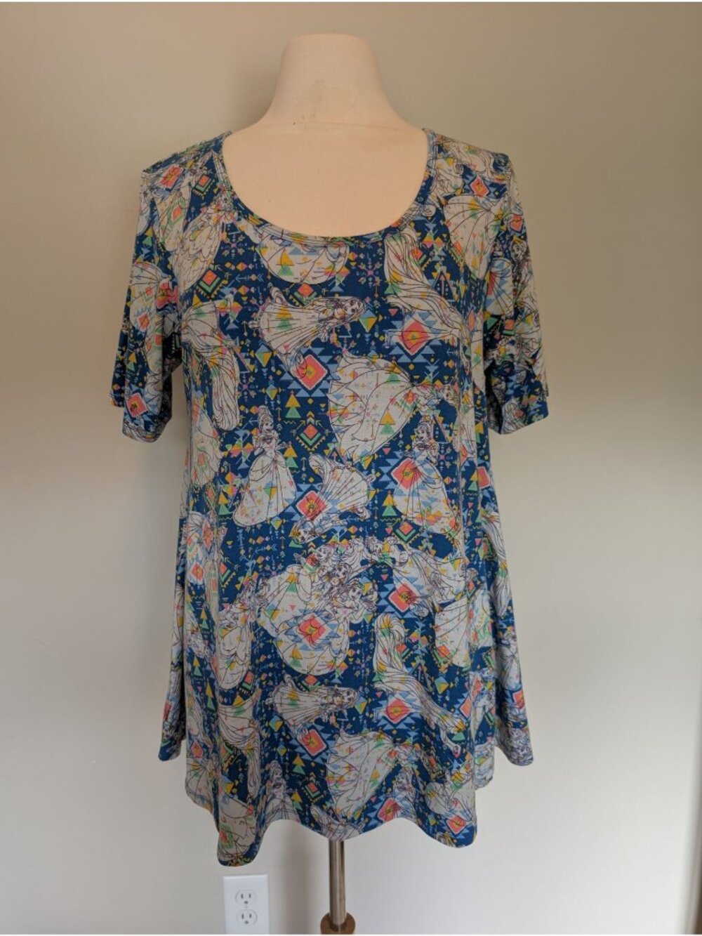 Disney Princesses Large Tunic Top With Short Sleeves & Blue Geometric Print By L